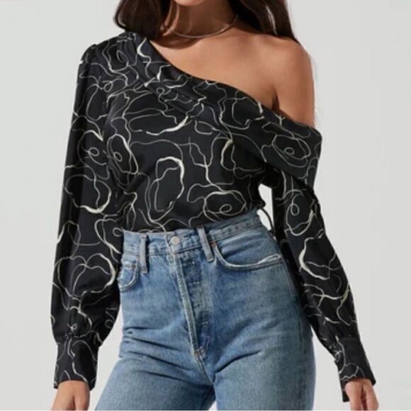 NWT ASTR The Label Asymmetrical Black & White Ruffle Abstract Blouse Size XS - Picture 1 of 9